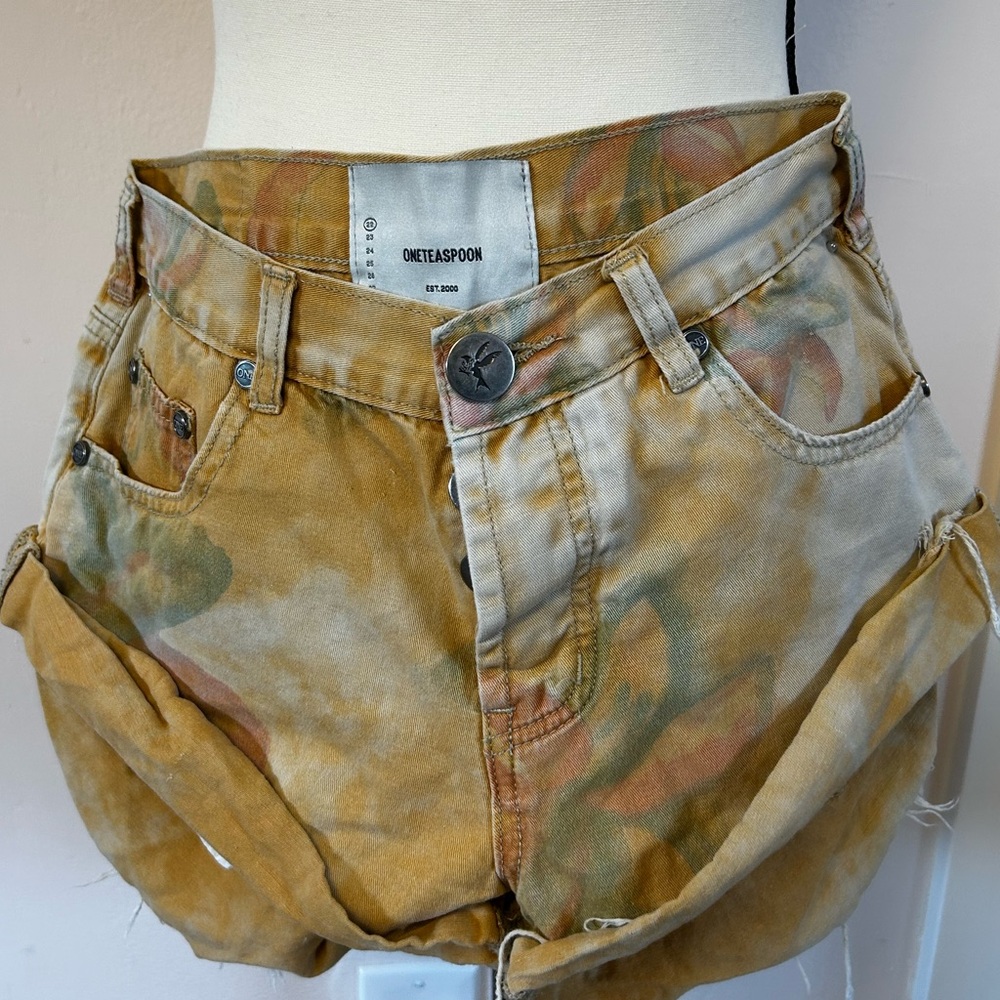 One Teaspoon Green and Tan Print Cargo Shorts Relaxed Fit